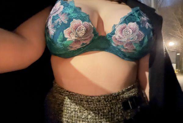 上〇公園で寒さに負けそう…初露出♡ | 今日のブラジャー見せて