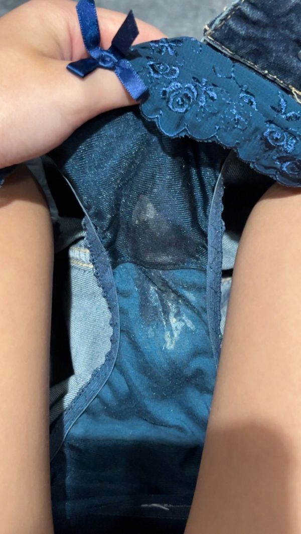 19歳　朝から濡れちゃいました | 今日のパンツ見せて