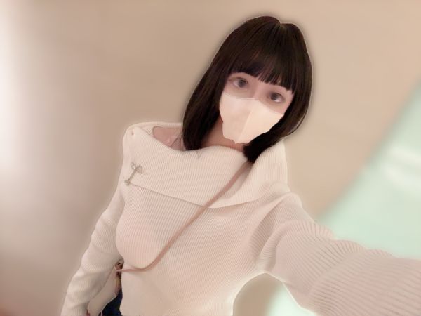 ブラ紐と透けパンのチラ見せはいかがですか？ | 今日のオナネタ