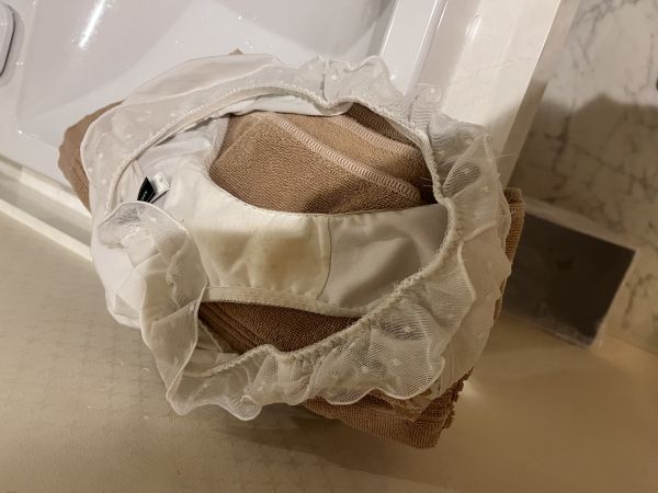 他人妻の下着です。染みつきですが、さらに汚されたいですね！ | 今日のパンツ見せて