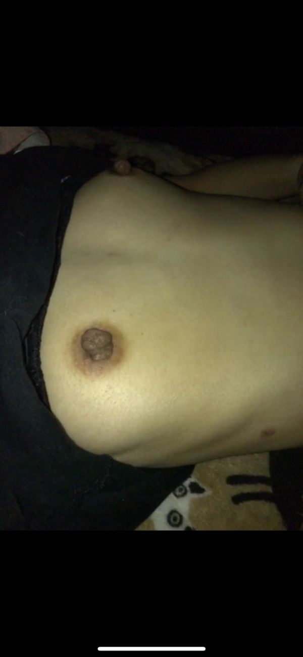 熟嫁のペチャパイデカ乳首 | おっぱい見せて