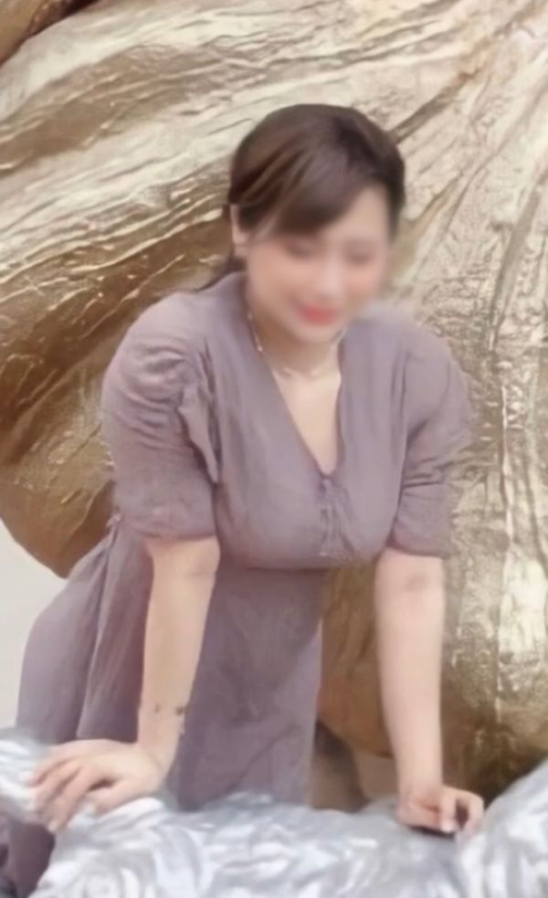 プールに彼氏と2人でこれは　ばか女 | 脱いだときのギャップ選手権