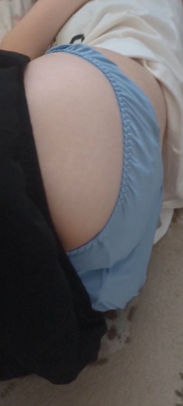 よめけつ | おしりを貼るとみんなが幸せになる