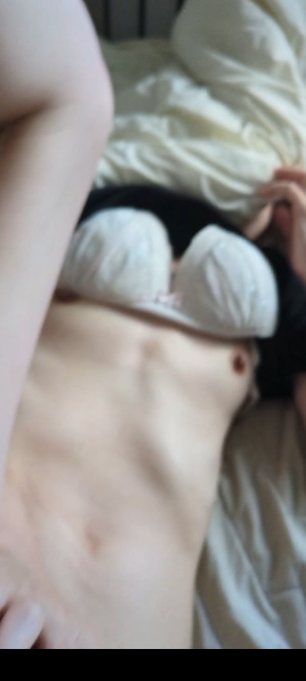 貧乳？ | おっぱい見せて