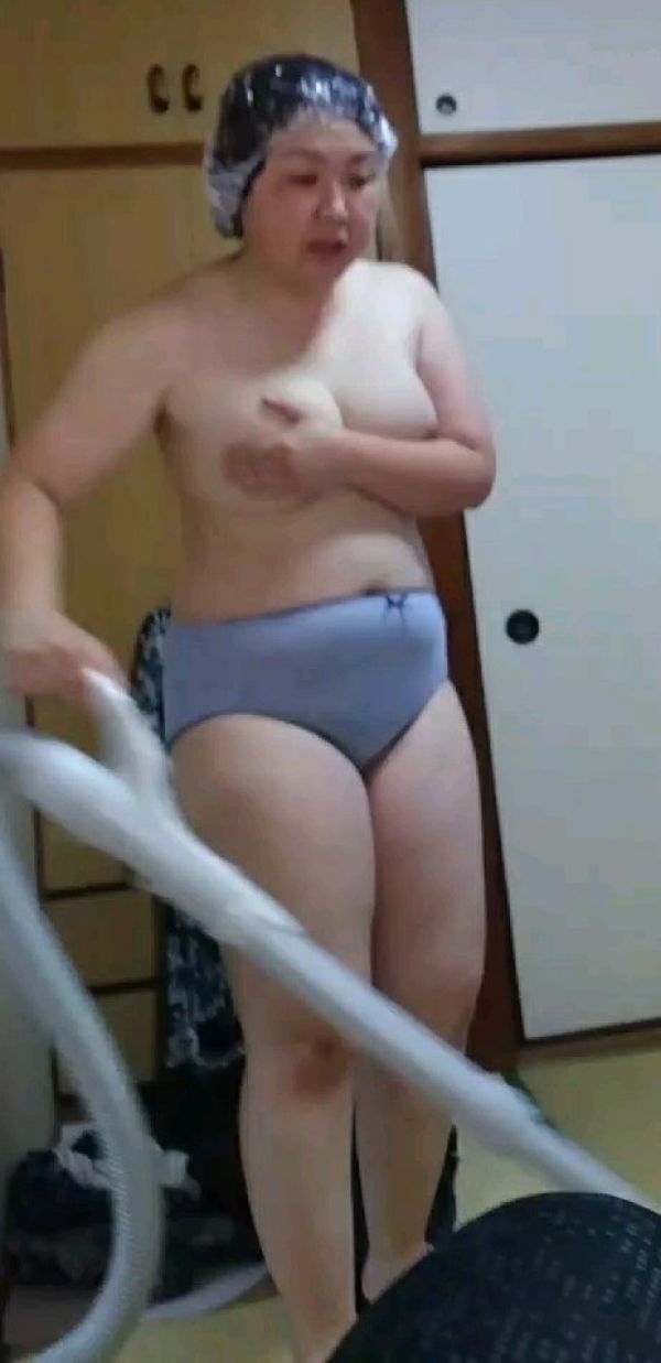 50歳ぽっちゃり熟女嫁見てシコいて精子出して下さい。嫁がコメント欲しいらしいです。宜しくお願いします。 | おっぱい見せて