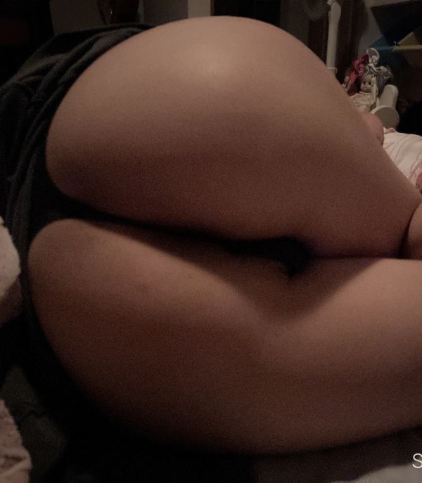 少しでも興奮してくれたら嬉しいです😍あなるもいけるドM尻です❤️ | おしりを貼るとみんなが幸せになる