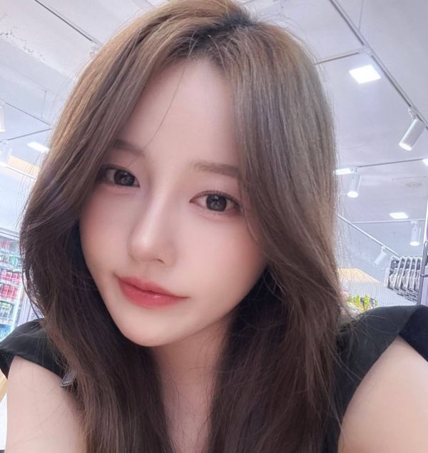 一人で家にいるのは寂しいです一緒にお医者さんごっこしてくれませんか？L.I.N.E ID:49sv | 今日のブラジャー見せて