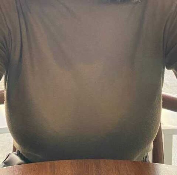 29歳派遣受付嬢のデカパイ。受付応対中の男性の視線が胸ばっか見られてる。 | おっぱい見せて